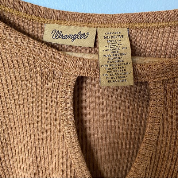 Wrangler Ribbed Long Sleeve - Medium - Picture 3 of 3